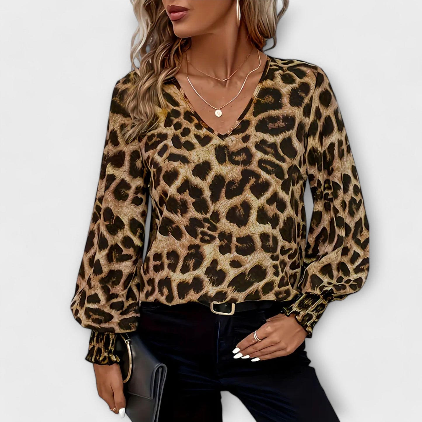 Leona – Stilvolle Bluse mit Leopardenmuster