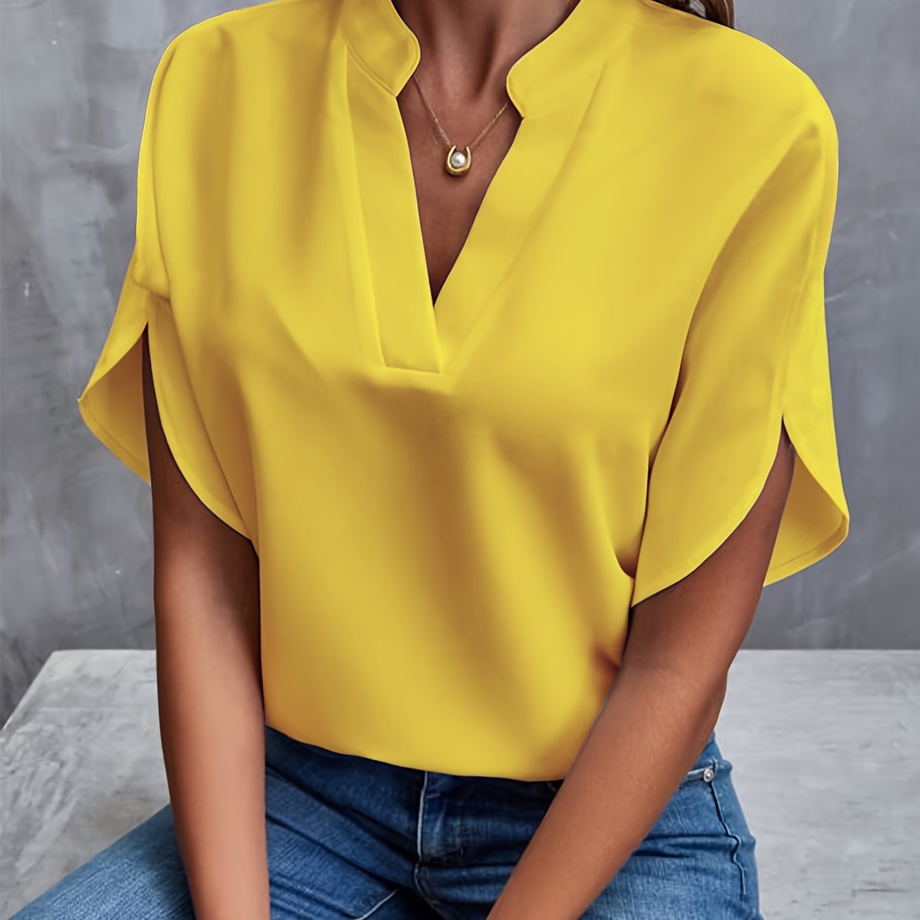 Maïa – Blouse Fluide à Col Fendu