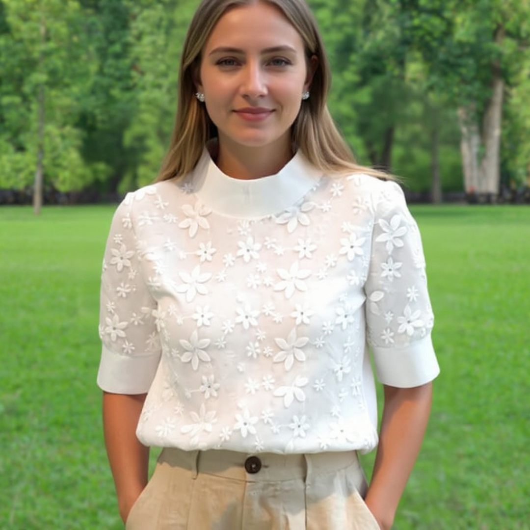 LUNE – Blossom Whisper Top