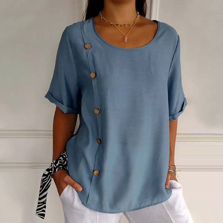 Leona – Schlichte Bluse mit dekorativen Knöpfen