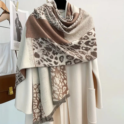 Schal mit Leodesign