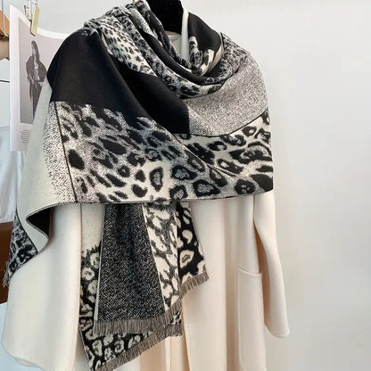 Schal mit Leodesign