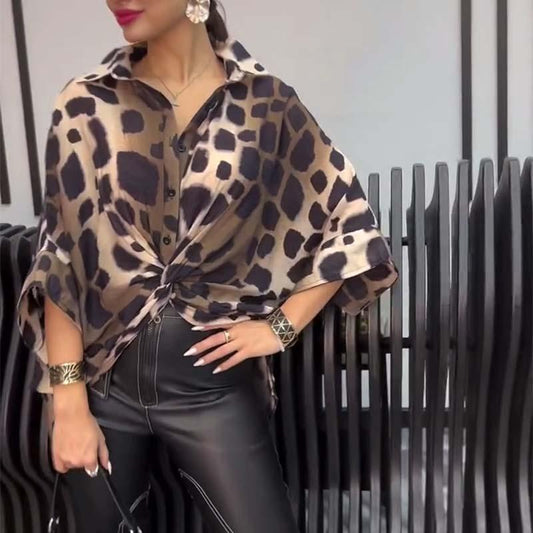 Lara – Elegante Bluse mit Leopardenmuster