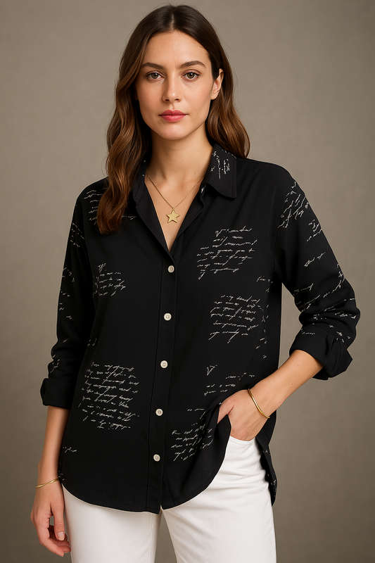 Callista – Chemise Noire à Écriture Blanche